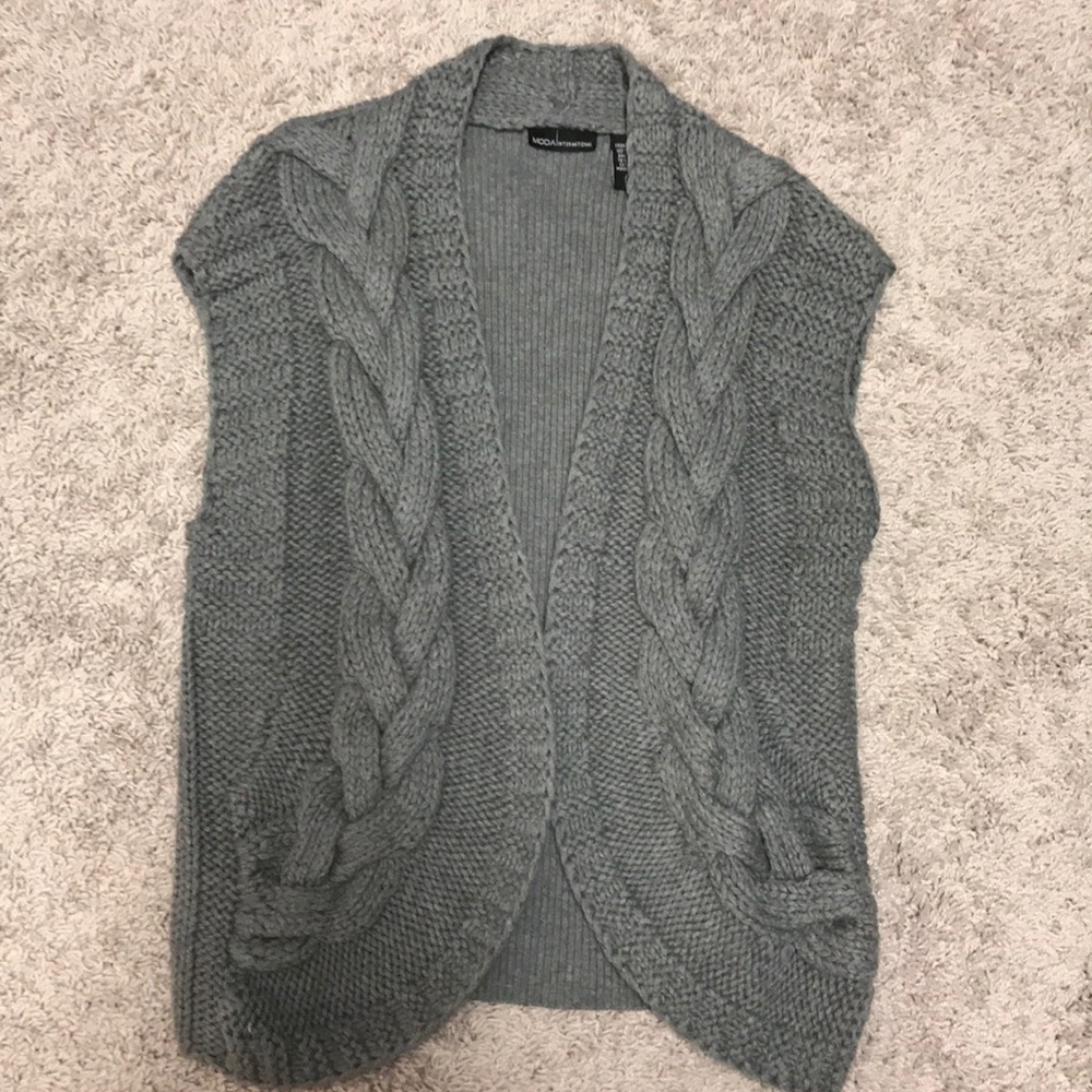 Moda International sleeveless gray sweater